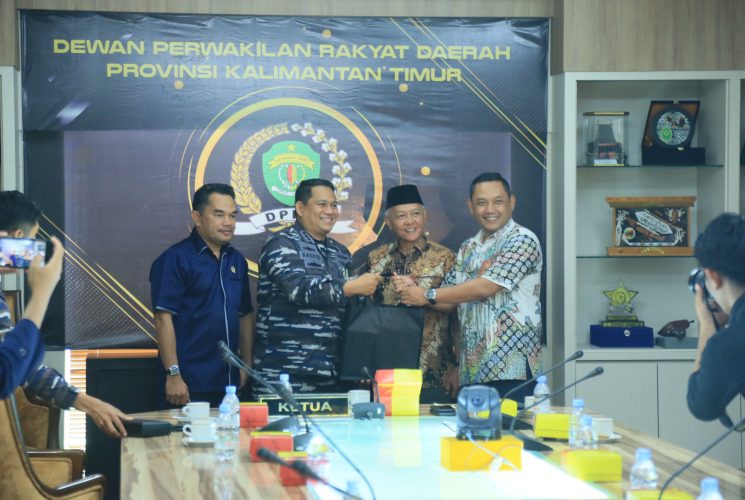 Kunjungan Danlanal Balikpapan Ke DPRD Kaltim, Ijin Bertugas Di Tempat Baru
