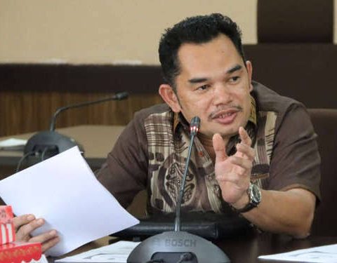 Ketua DPRD Kaltim Berikan Bantuan Satu Ambulan Ke Pemuda