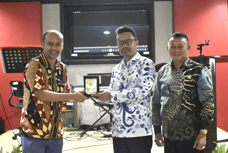DPRD Kaltim Sambut Silaturahmi FH Unmul dan ALHI