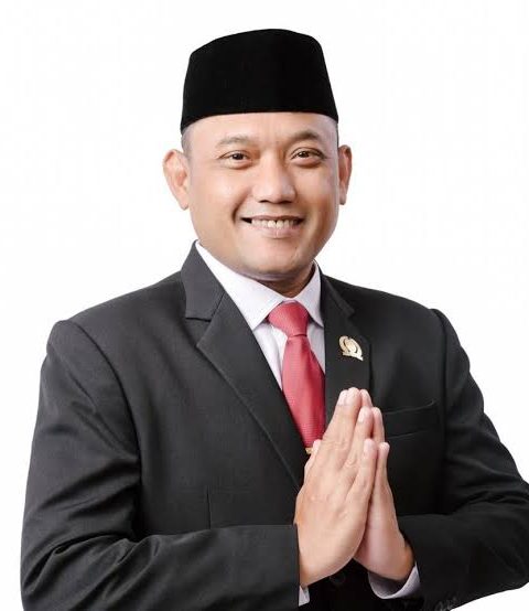 Seno Aji Berikan Ratusan Mesin Kapal untuk Nelayan di Kukar