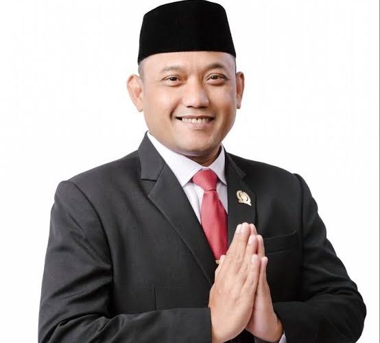 Seno Aji Berikan Ratusan Mesin Kapal untuk Nelayan di Kukar
