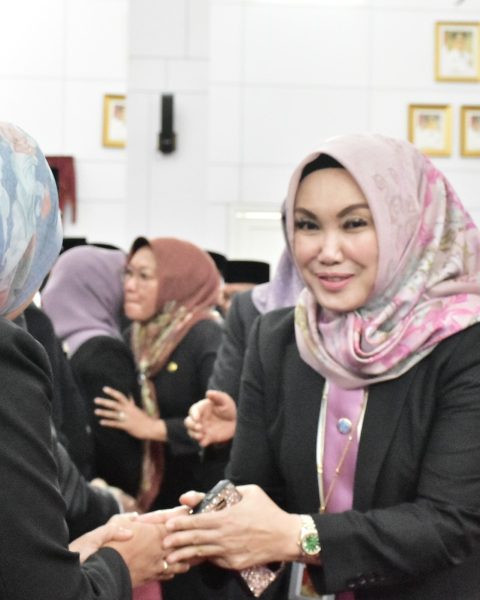 14 Pejabat Dilingkungan Pemprov Kaltim Dilantik, Sekwan Norhayati Beri Selamat