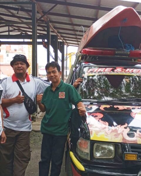 HDCI Kaltim Serahkan Bantuan Perahu Ke Mako 10 Gunung Lingai