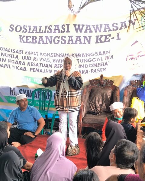 Hj. Syahariah Mas’ud Sosialisasikan Wawasan Kebangsaan di Desa Harapan Baru
