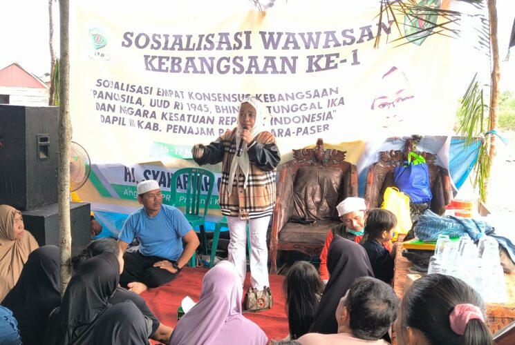 Hj. Syahariah Mas’ud Sosialisasikan Wawasan Kebangsaan di Desa Harapan Baru
