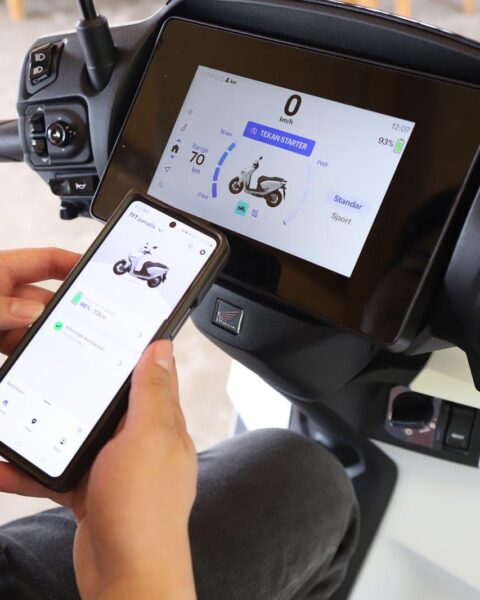 Tetap Update Dan Terkoneksi Saat Di Jalan Dengan RoadSync Duo Pada Honda CUV E