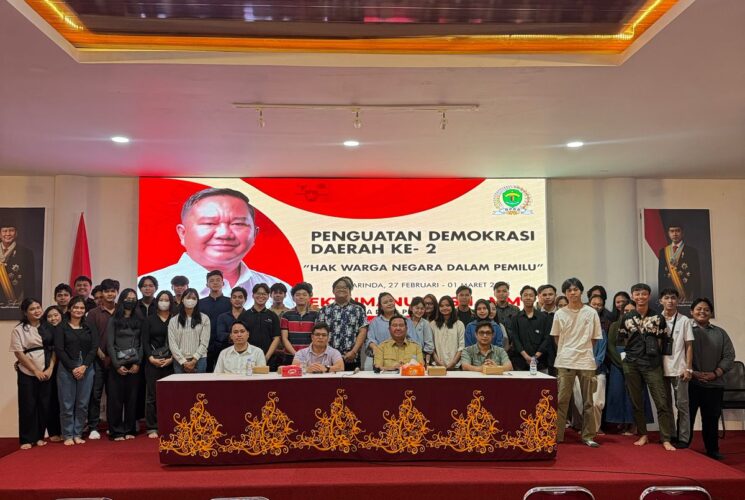 Ekti Imanuel Ajak Mahasiswa Perkuat Demokrasi di Samarinda