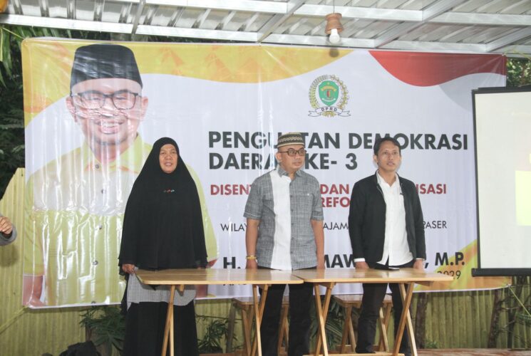 Diskusi Demokrasi di Tanah Grogot, Fadly Imawan Ingatkan Peran Masyarakat