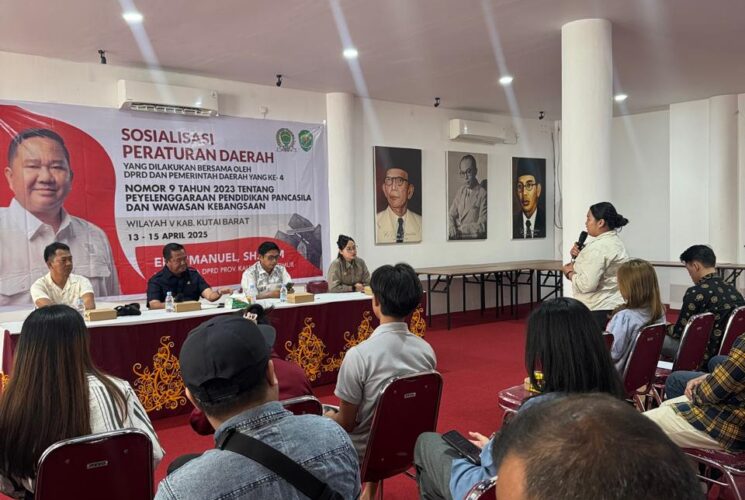Perkuat Karakter Bangsa, Ekti Imanuel Sosialisasikan Perda Pendidikan Pancasila di Barong Tongkok