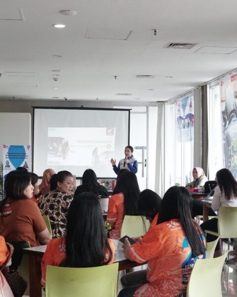 Ribuan Kartini Masa Kini Belajar Safety Riding dengan Berbagai Simulasi Berkendara