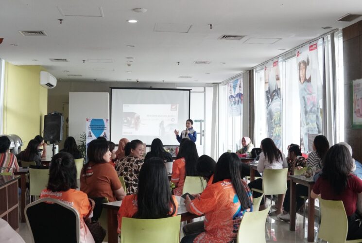 Ribuan Kartini Masa Kini Belajar Safety Riding dengan Berbagai Simulasi Berkendara