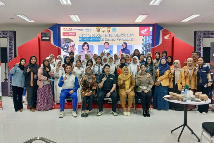 Bangkitkan Semangat Kartini Masa Kini dalam Berkendara Lewat Seminar Safety Riding