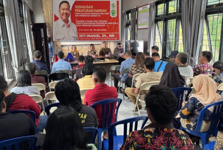 Ekti Imanuel Sosialisasikan Perda Pendidikan Pancasila di Linggang Bigung