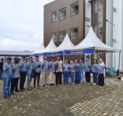 Hujan Tak Surutkan Minat Warga Berburu Sembako Murah di GPM Sempaja Selatan