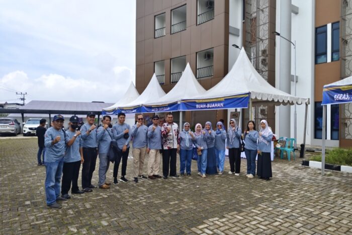 Hujan Tak Surutkan Minat Warga Berburu Sembako Murah di GPM Sempaja Selatan