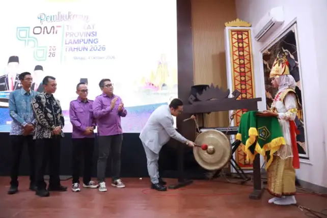 Kepala Kantor Kemenag Lampung, Zulkarnain, membuka OMI Lampung di MAN 1 Bandar Lampung.(foto: ist)