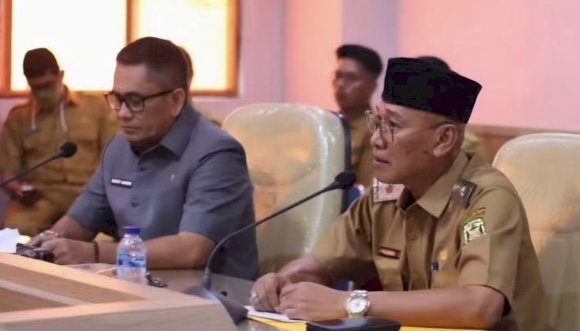 Plh Kepala Dinas Kominfo Kota Bandar Lampung Rizky Agung Ariesantho bersama Asisten Bidang Pemerintahan dan Kesra Wilson Faisol.(foto: ist)